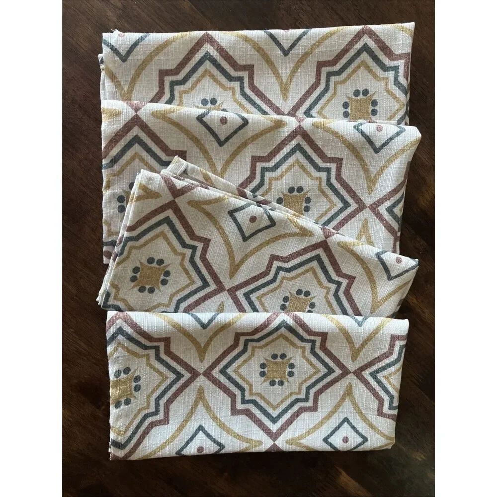 Food Network YearβRound Set (4) Polyester Interlocking Geometric Design Napkins